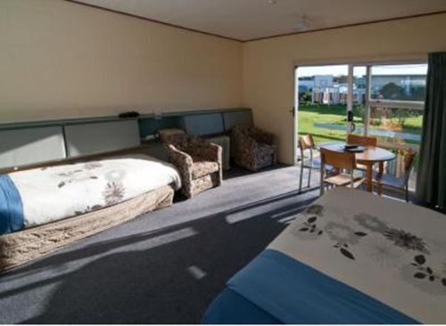 Broadway Motel & Miro Court Villas by null