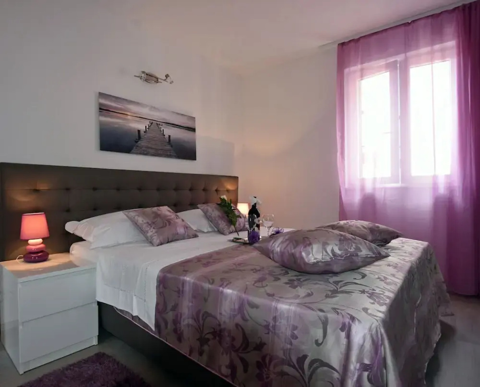 Deluxe Double room (full double bed)