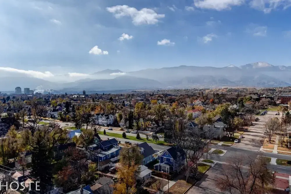 City Center Cottage Netflix, Mtns & Adventure!