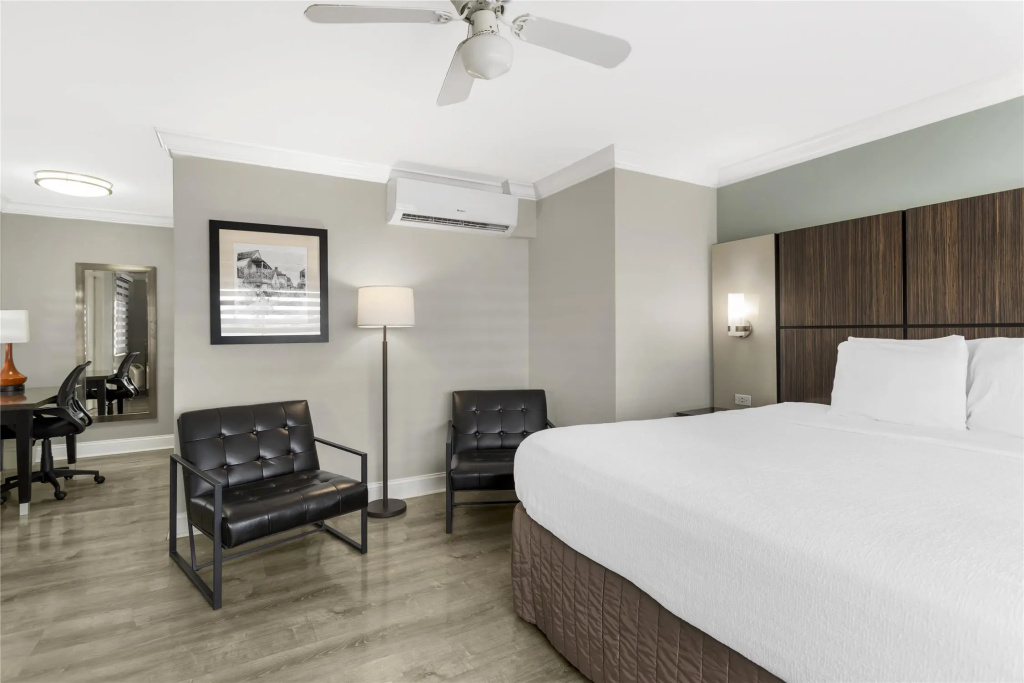Standard Double room with bay view (full double bed)