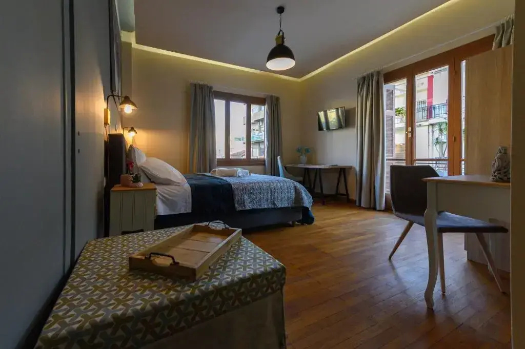 Deluxe Double room with balcony (full double bed)