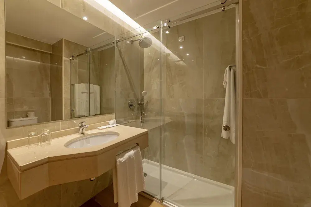 Classic Double room with balcony (twin beds)