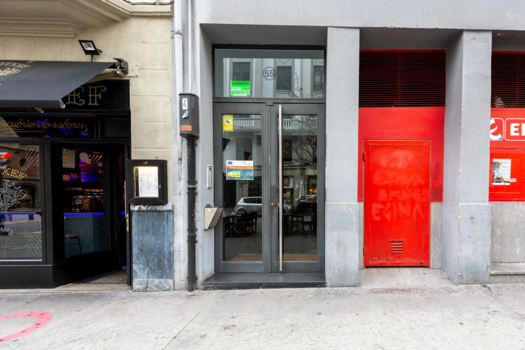 Renovado piso de diseño en barrio selecto by SAH