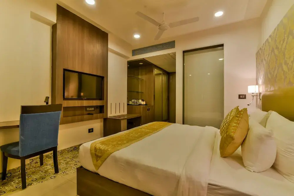 Deluxe Double room with garden view (full double bed)