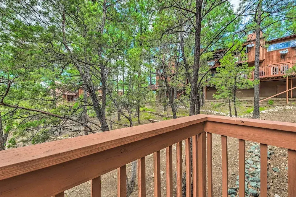 Rustic Ruidoso Retreat Near Shops & Mountains!