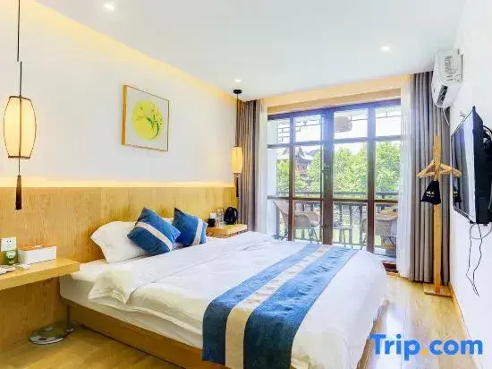 Standard Double room with balcony and with river view (full double bed)