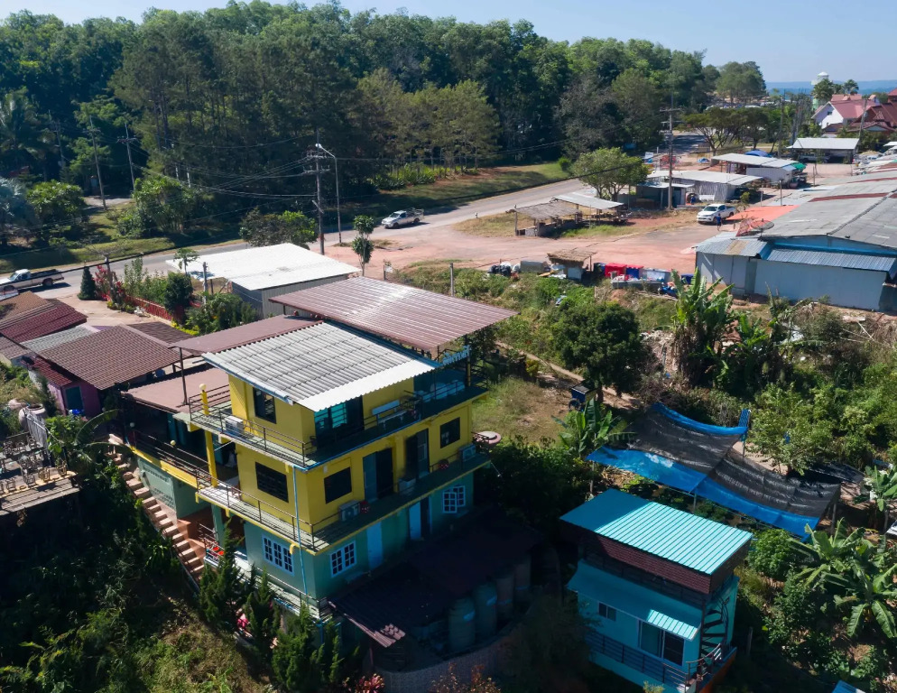 Double Family Cottage with garden view full double bed