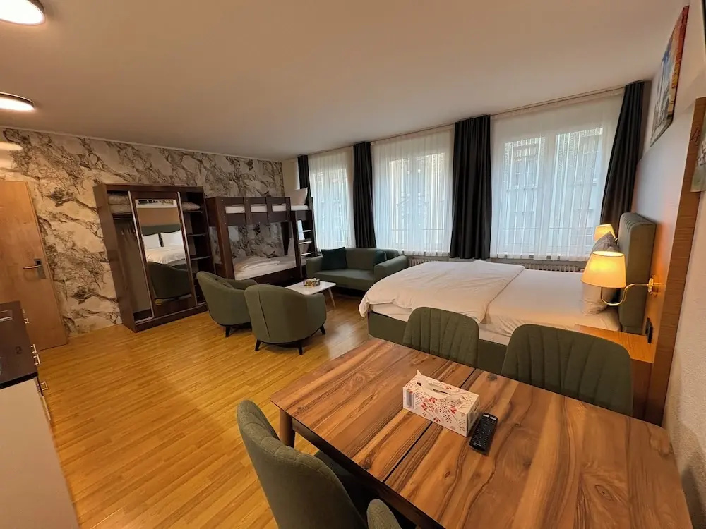 Standard Quadruple room with city view
