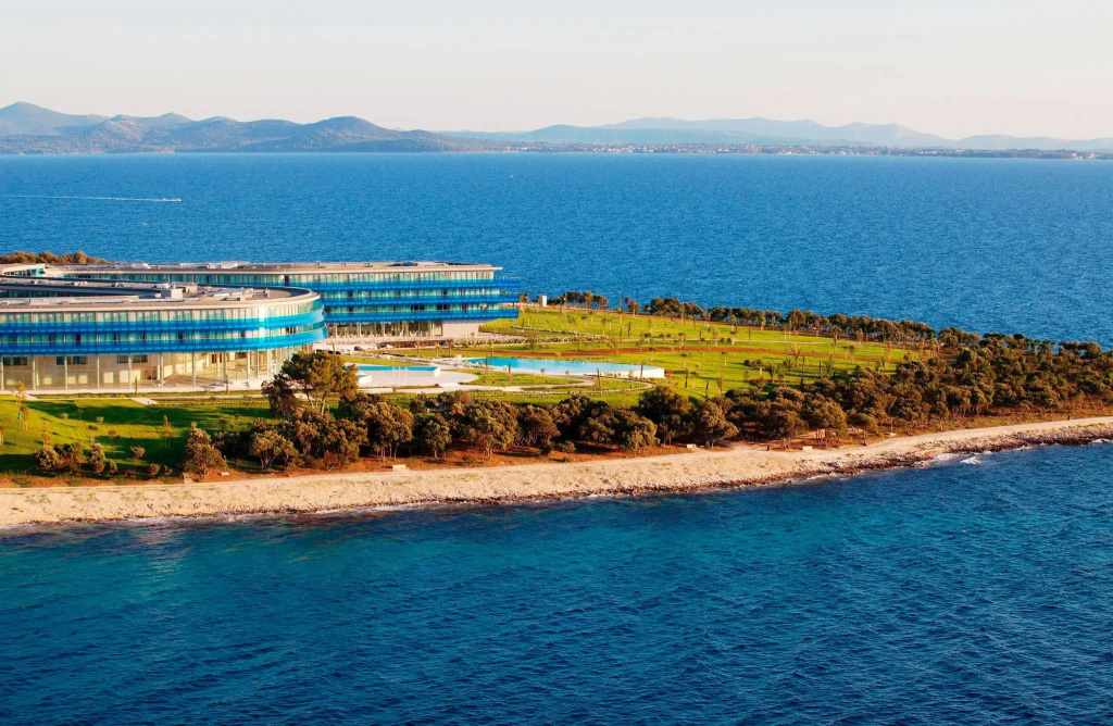 Beach & Waterfront