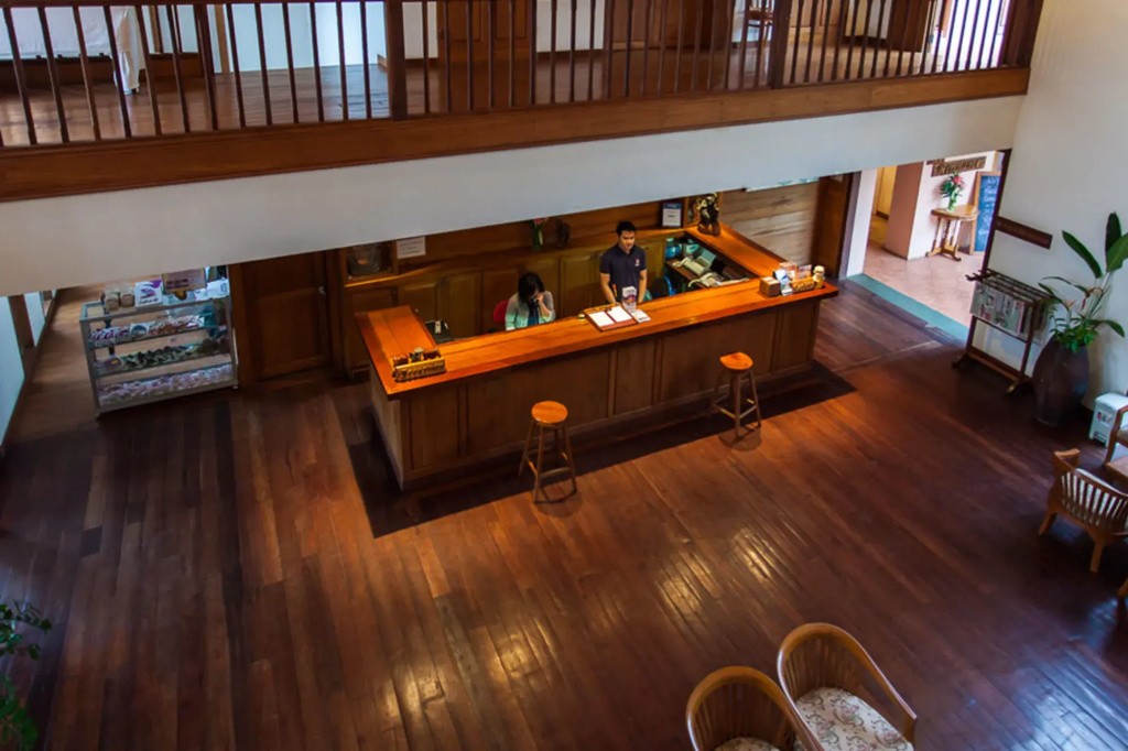 Lobby & Reception