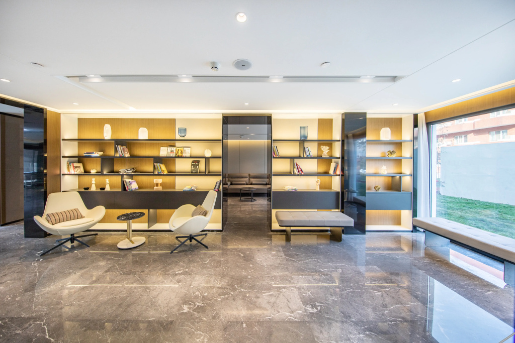 Lobby & Reception