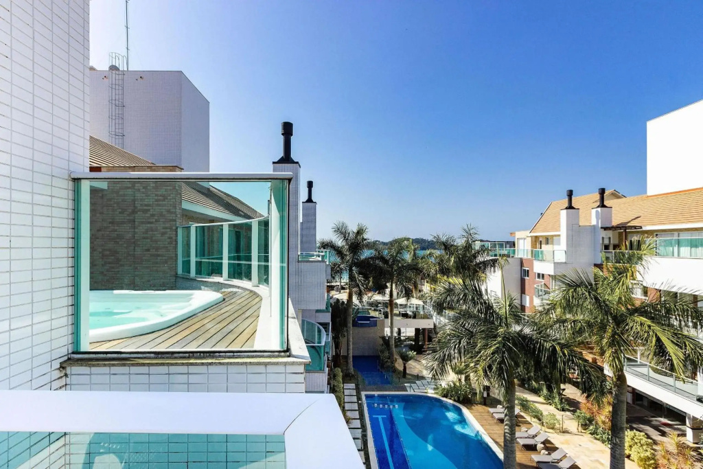 Boulevard Bombinhas 310-D - Cobertura - 50m do mar & Frente Avenida - Jacuzzi privativa - Condomínio de Luxo - Piscina Climatizada