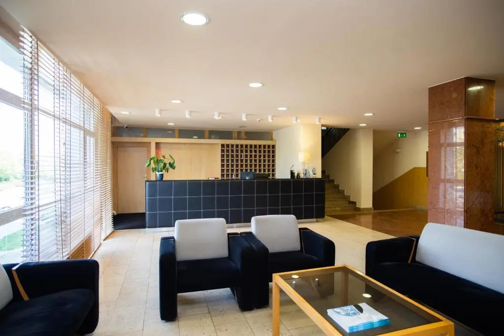 Lobby & Reception