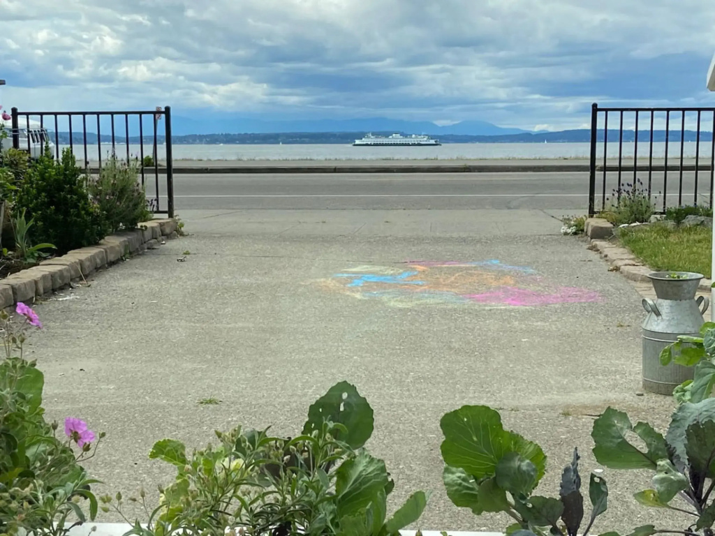 2BR 2BA Alki Beach Waterfront Retreat Extended Stay