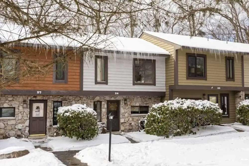 Seven Springs 3 BR Deluxe Condo, Near Golf Course by RedAwning