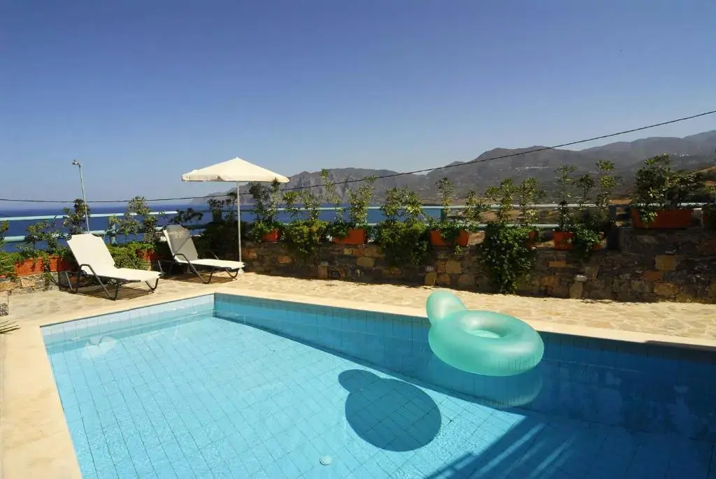 2 Bedrooms Villa