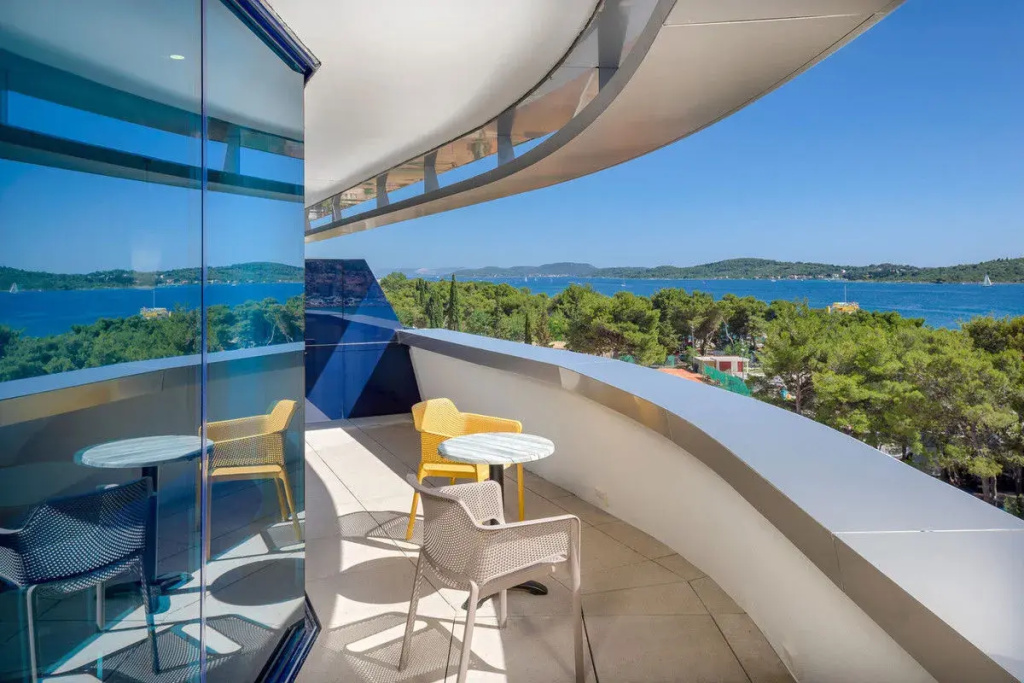 Balcony & Terrace