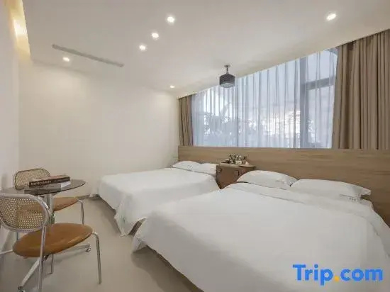 Standard room with courtyard view