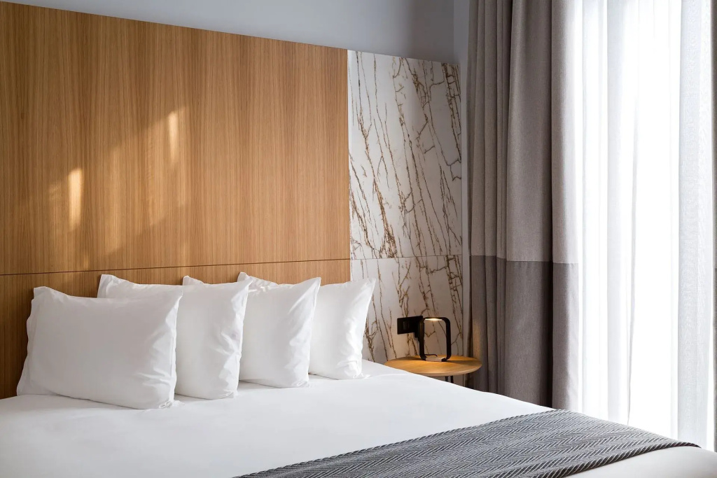 Deluxe Double room (full double bed)