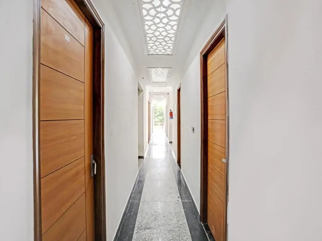 Lobby & Reception
