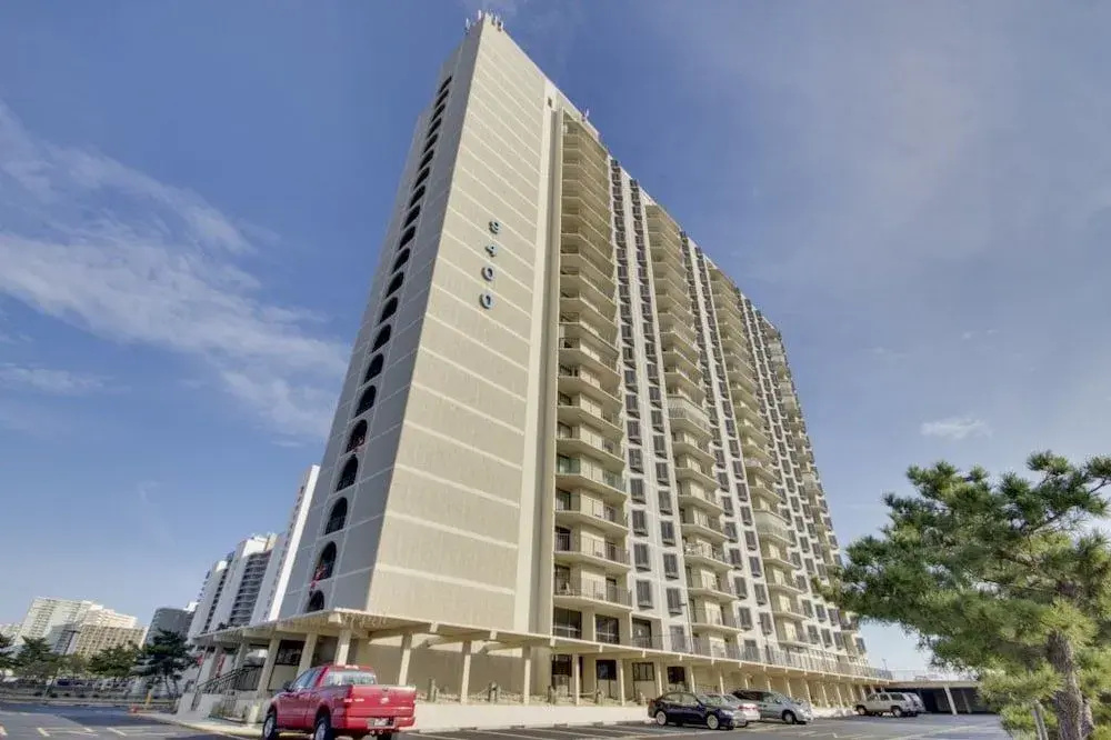9400 802 - 2 Br Condo