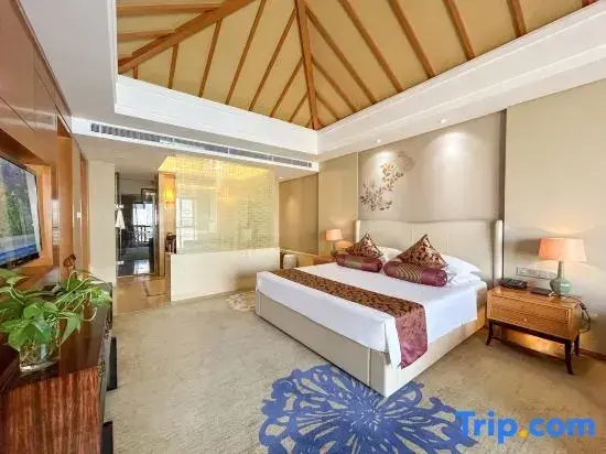 Executive Suite with lake view