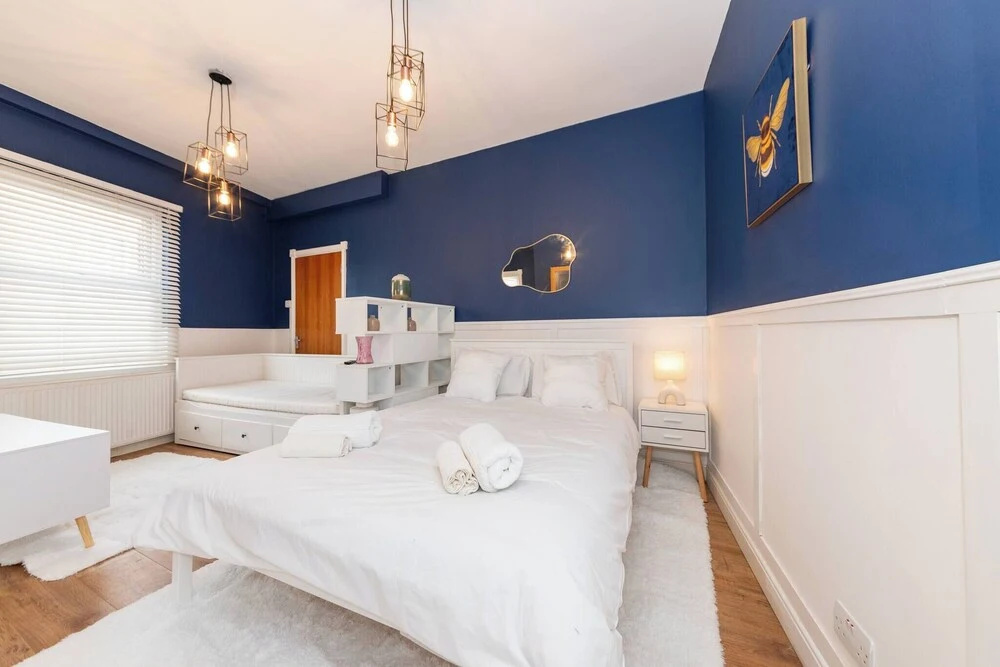 Free Parking Sleeps 2 Central Location
