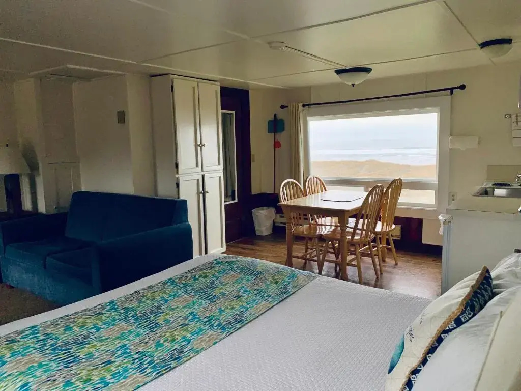 Standard Double room with sea view (full double bed)