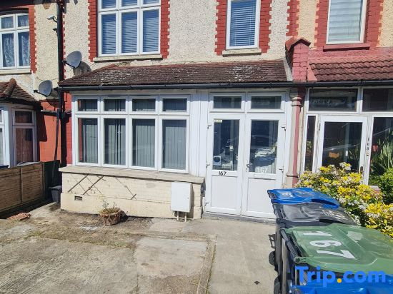 Spacious 4 bedroom house in Selhurst park