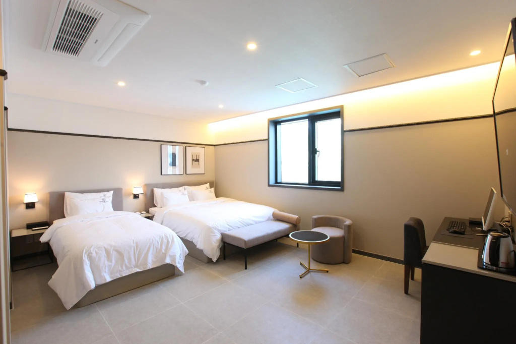 Deluxe Double room (twin beds)