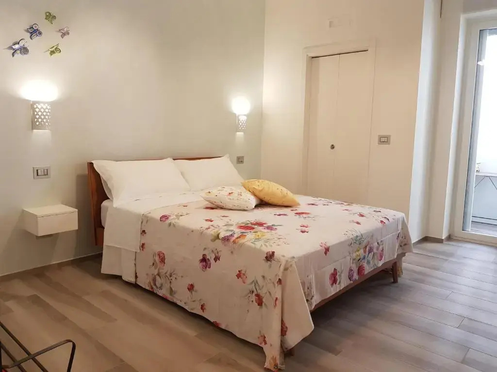 Deluxe Double room with balcony (full double bed)