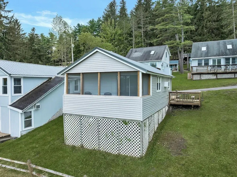 2 Bedrooms Cottage with balcony and with lake view