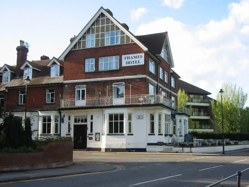 Uno Thames Hotel -Reopened Brand New Again -FREE PARKING