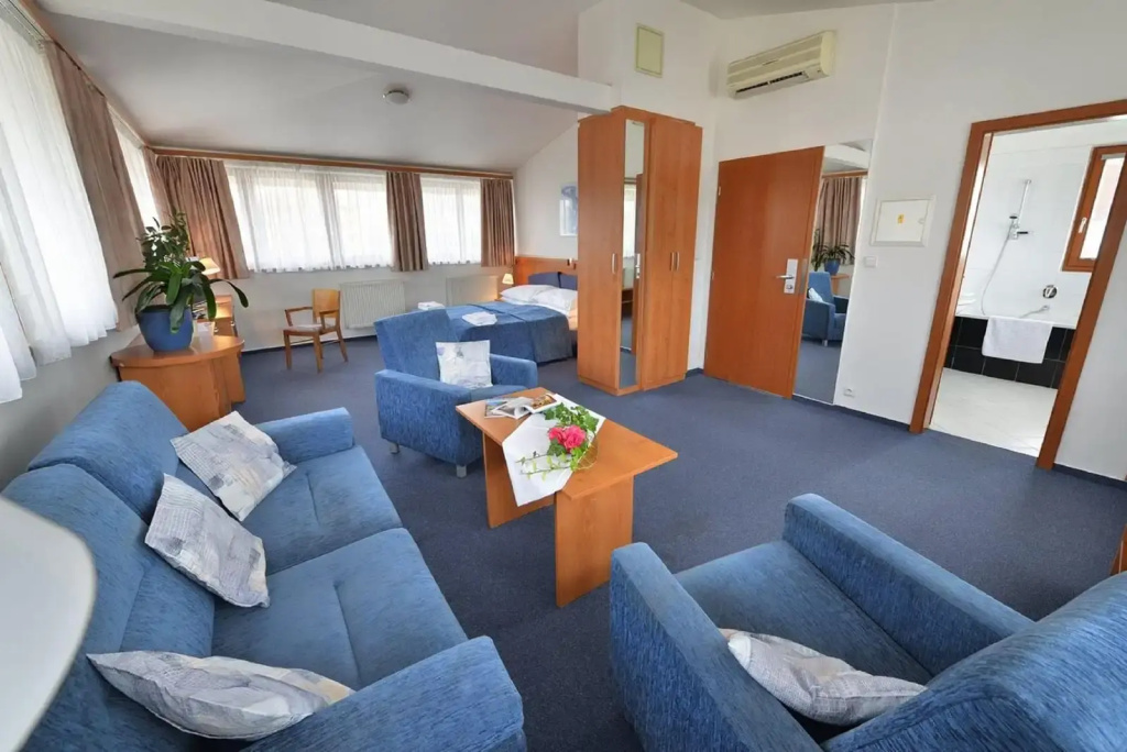 Hotel photo 12