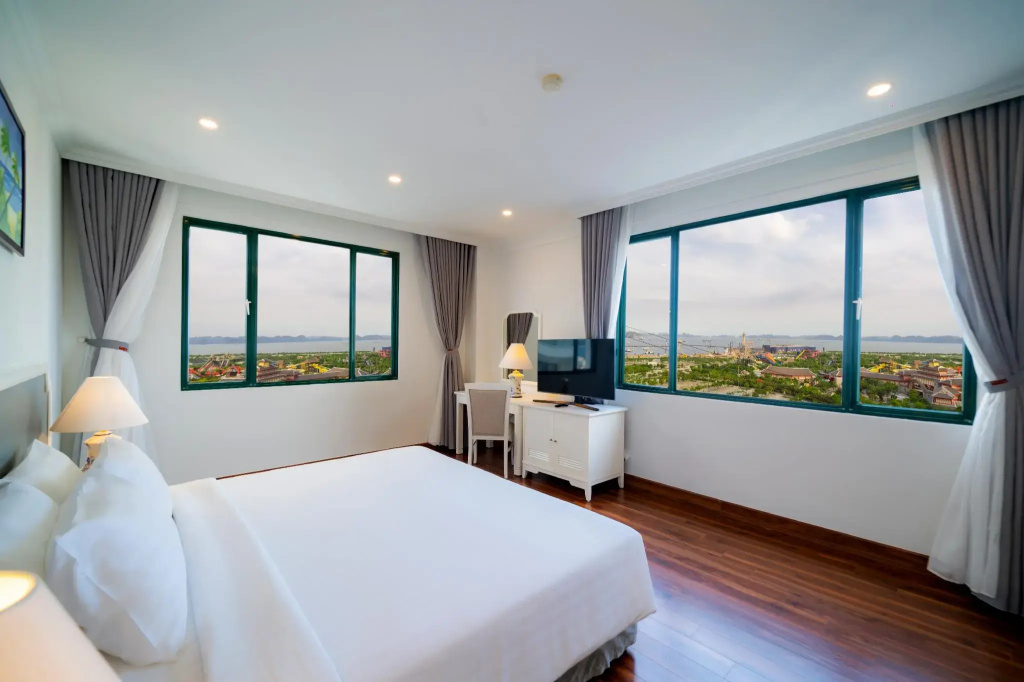 Deluxe room with ocean view