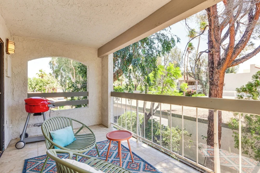 2 Mi to Dtwn! Chic Palm Springs Condo