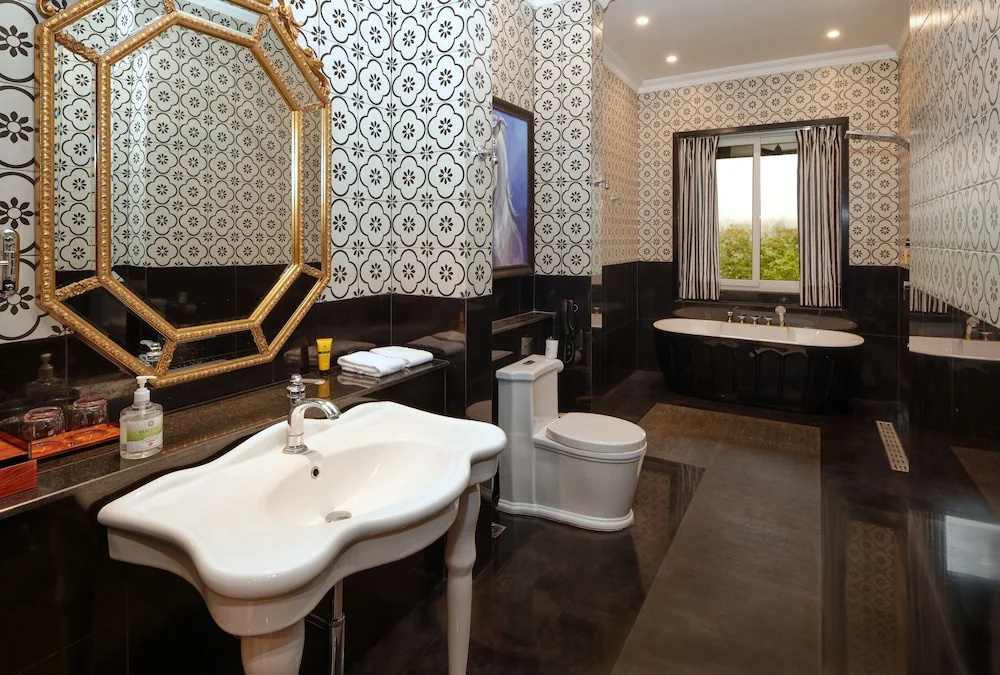 Suite with balcony