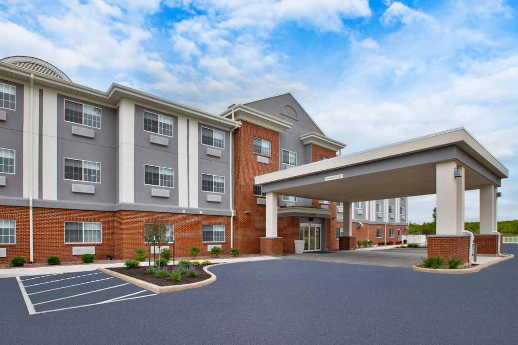 Holiday Inn Express Hotel & Suites Defiance by IHG