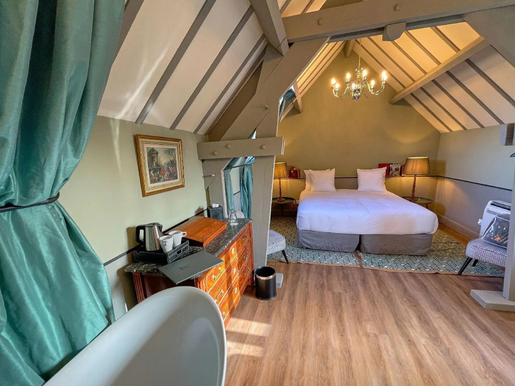 Deluxe Double room with garden view (full double bed)