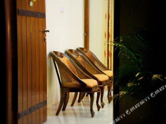 Airport Villa