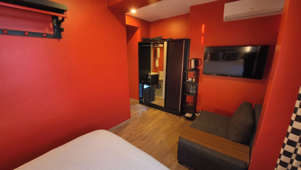Standard Double room with city view (full double bed)