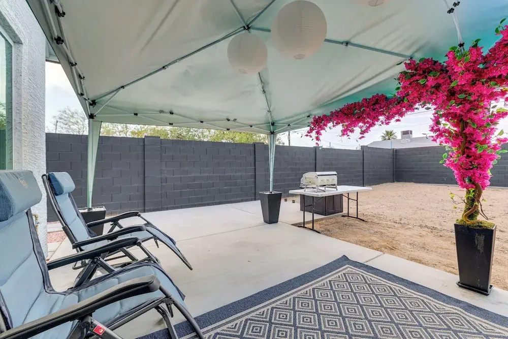 6 Mi to Dtwn Tempe: Dog-friendly Retreat w/ Yard!