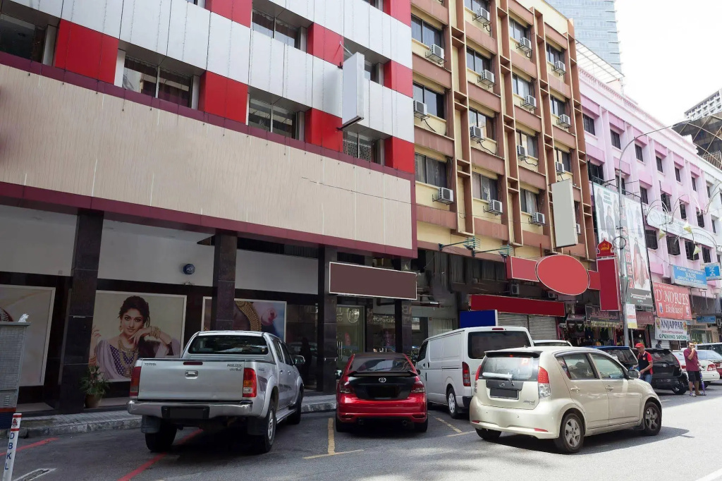 ZEN Rooms Near Jakel Mall