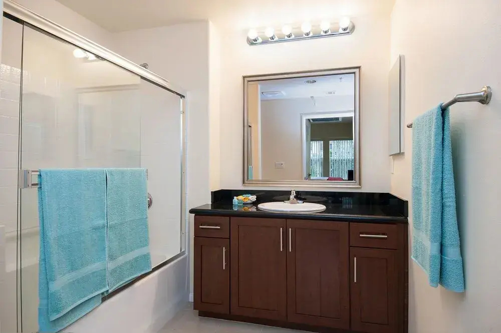 Sunshine Suites at 909 West Temple Street - Général