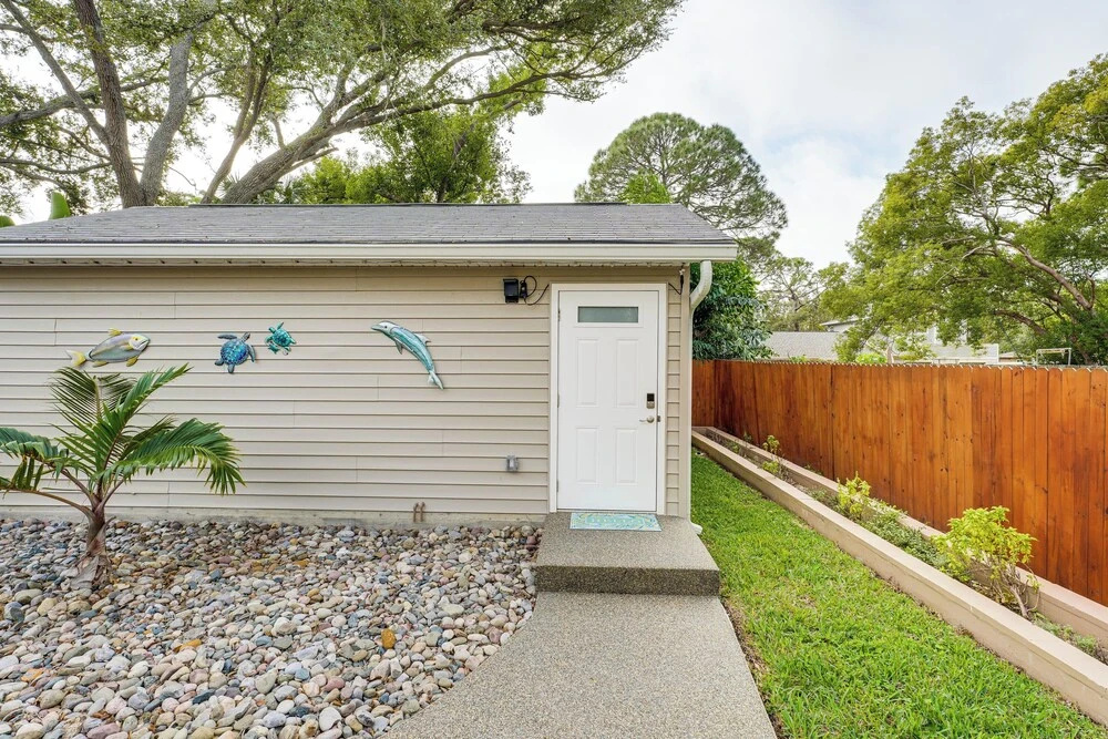 2 Mi to Madeira Beach: Quiet Casita w/ Shared Pool