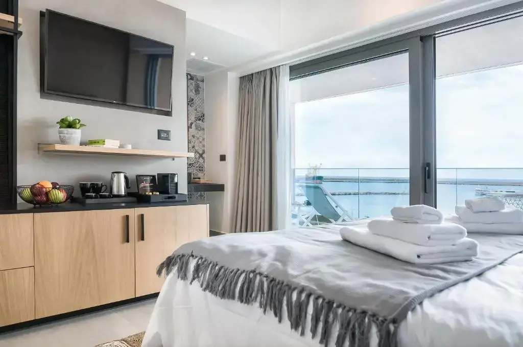 Deluxe Double room with sea view (full double bed)