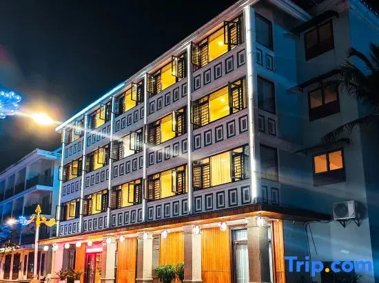 Mengla Liangqi Yunshe Business Hotel