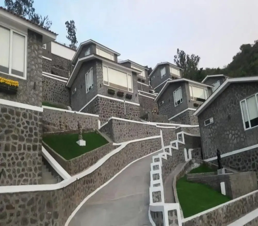 360 South, Khandala