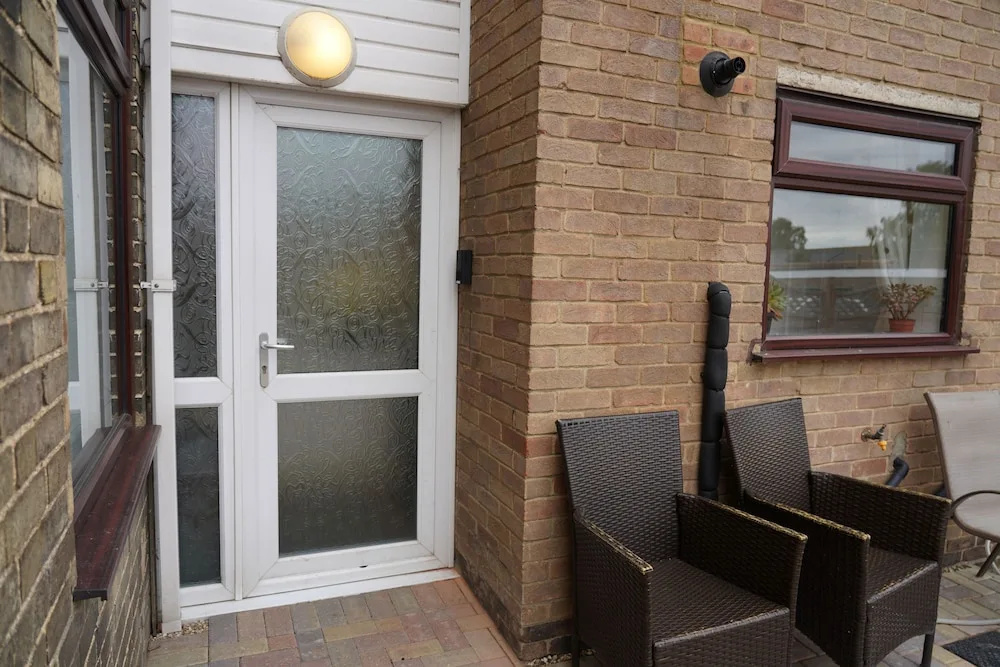 4 Bedroom Home - Sleeps 10 - Free Parking