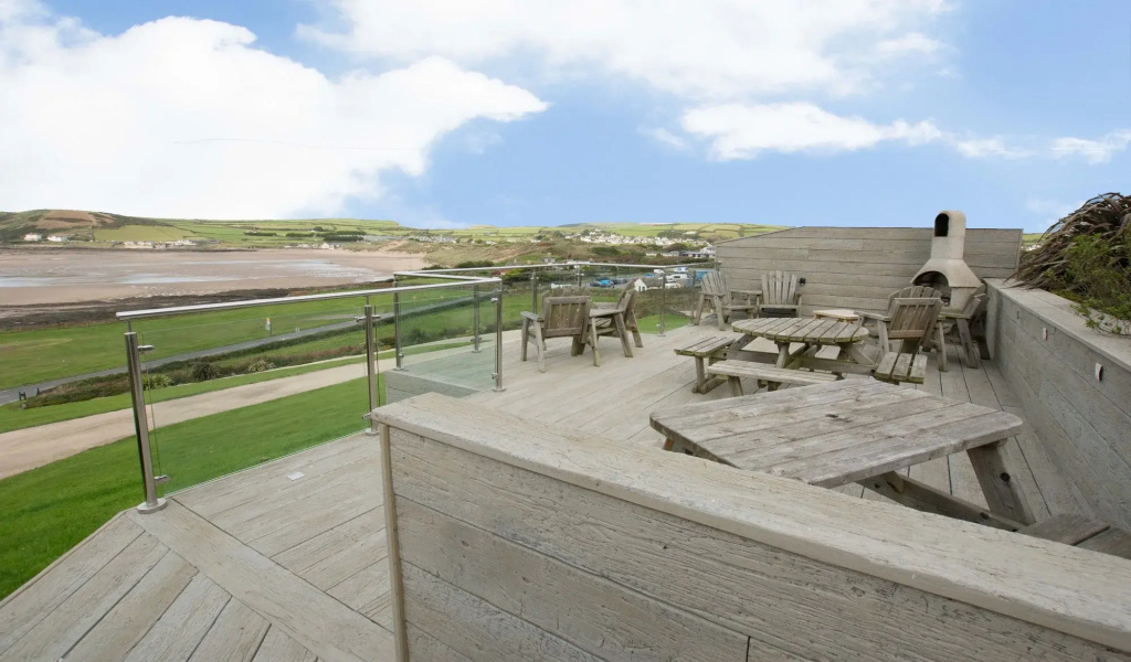 Stables & Breeze | 6 Bedrooms / Sleeps 13 | Sea Views